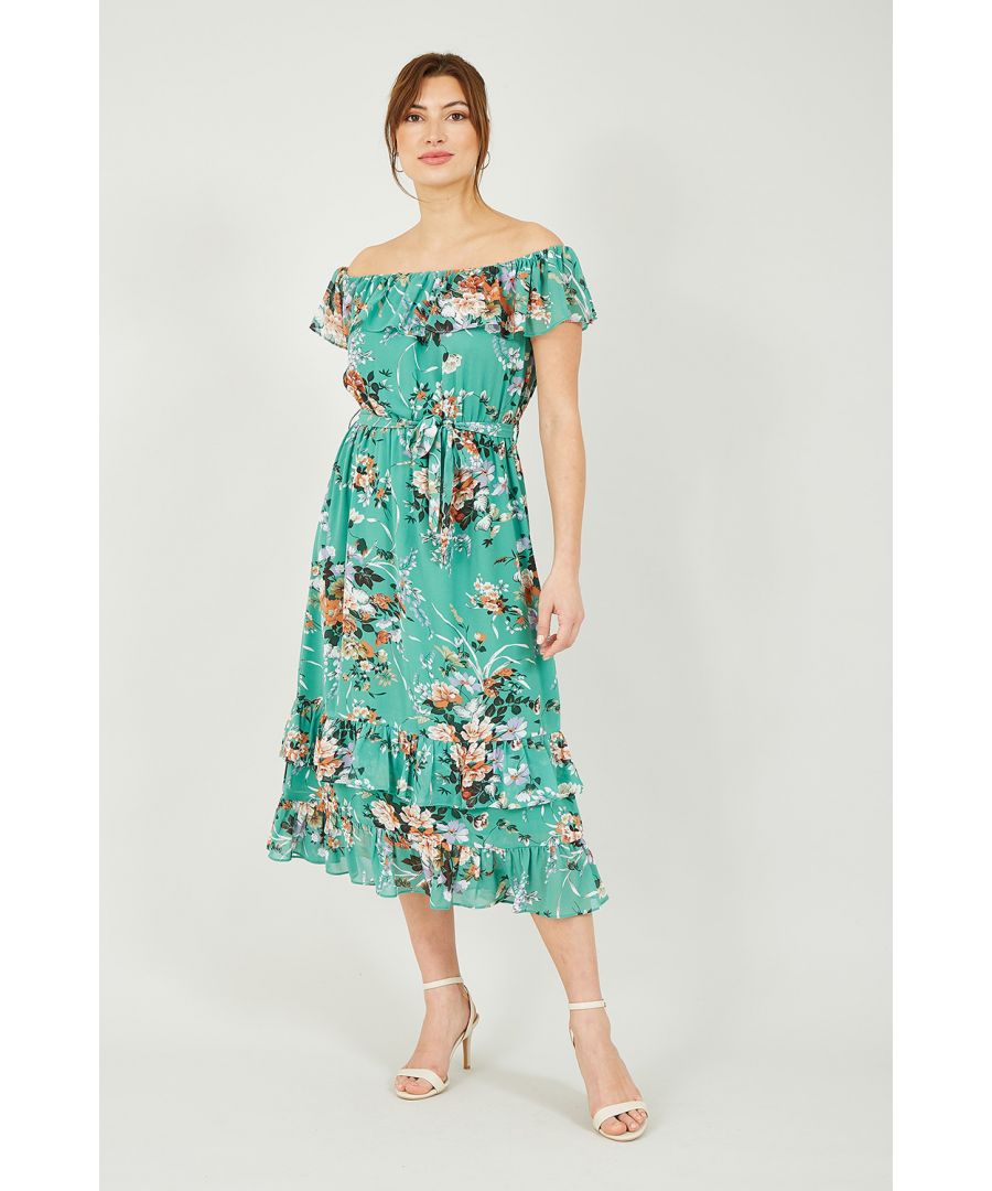 In a striking green and covered with a stunning all over floral print, this Yumi dress features a ruffled top, a thick statement waist tie and a layered waterfall hem. Match with an oversized floppy hat and platform sandals for seemingly effortless summer chic.