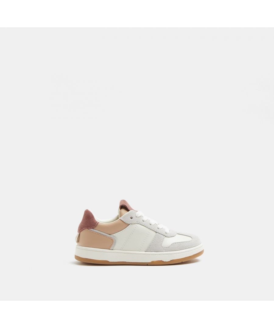 > Brand: River Island> Department: Unisex Kids> Colour: White> Type: Trainer> Style: Sneaker> Material Composition: Upper: PU, Sole: Plastic> Material: PU> Upper Material: PU> Occasion: Casual> Season: SS22> Closure: Lace Up> Toe Shape: Round Toe> Shoe Width: Standard> Shoe Shaft Style: Low Top> Heel Style: Flat> Heel Height: Flat (Under 2.5 cm)