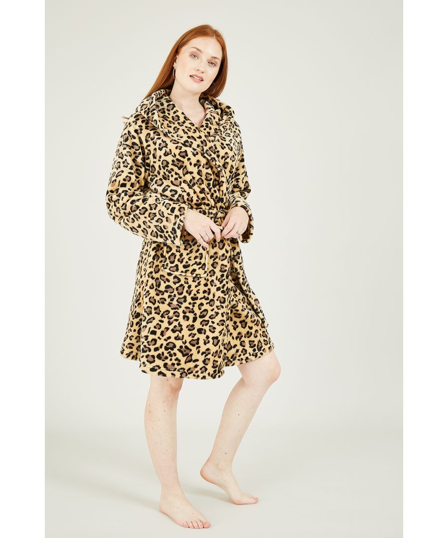 Snuggle up this season in this leopard printed dressing gown by Yumi. With classic animal print design, this dressing gown is impossibly soft and snuggly. Comes with waist tie belt and cosy hood.  We're picturing cute films, candles, snacks.... simply perfection.