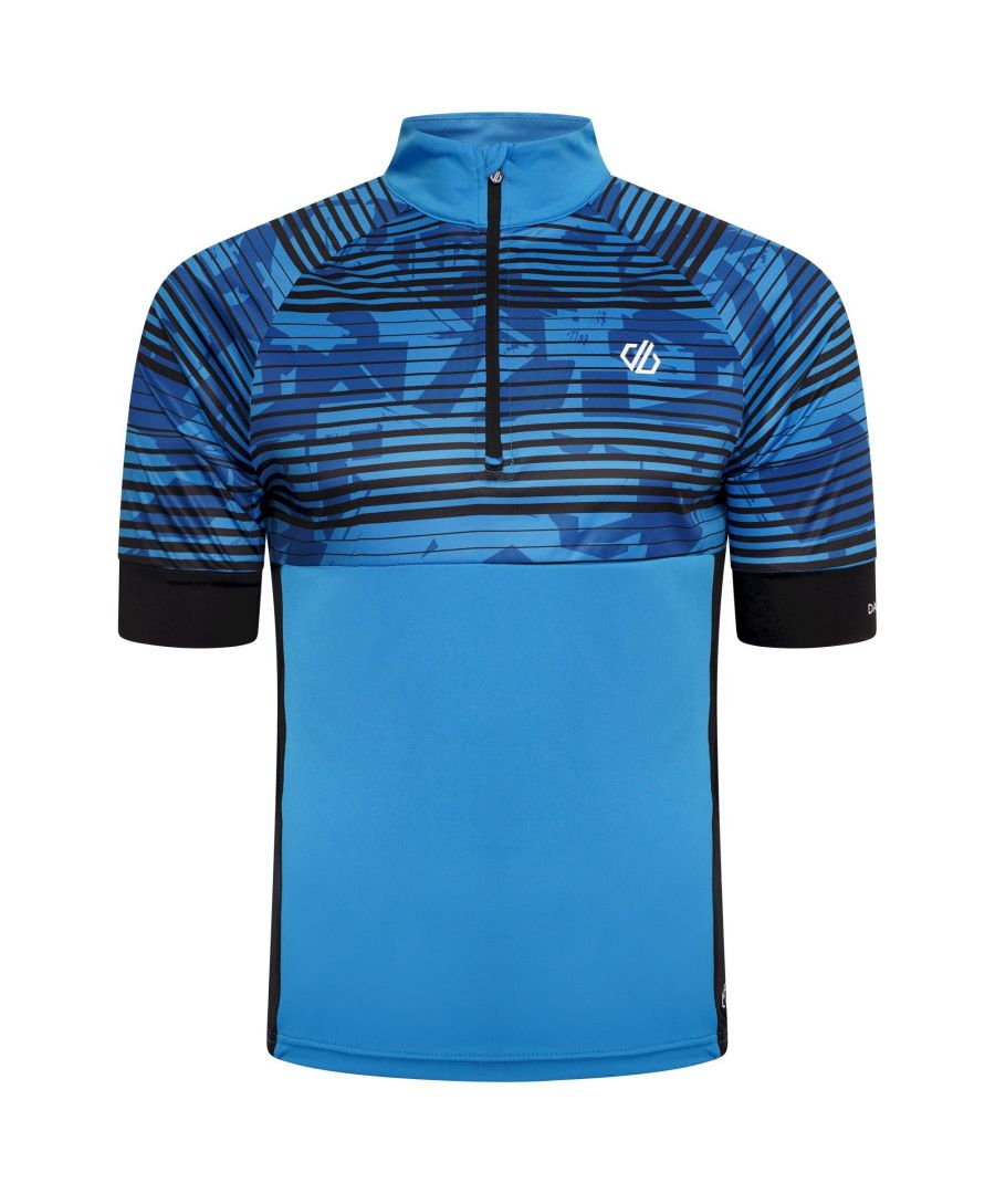 100% Polyester. Fabric: Airflow Mesh, Soft Touch. Design: Logo, Printed. Pockets: 1 Back Pocket, Zip. Fastening: Half Zip. Sleeve-Type: Short-Sleeved. Neckline: Standing Collar. Fabric Technology: Anti-Bacterial, Lightweight, Q-Wic Plus. Back Panel, Reflective Trim.