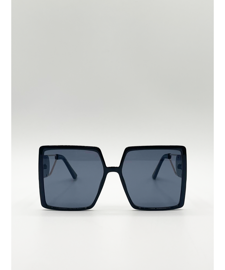 Frame Colour: Black\nLens Colour: Black\nFrame Material: Plastic/Metal\nOne Size\nFDA Approved\nUV 400 PROTECTION IN ACCORDANCE WITH 89/686/EEC BS EN ISO 123-1:2013\nSKU: SG2319702
