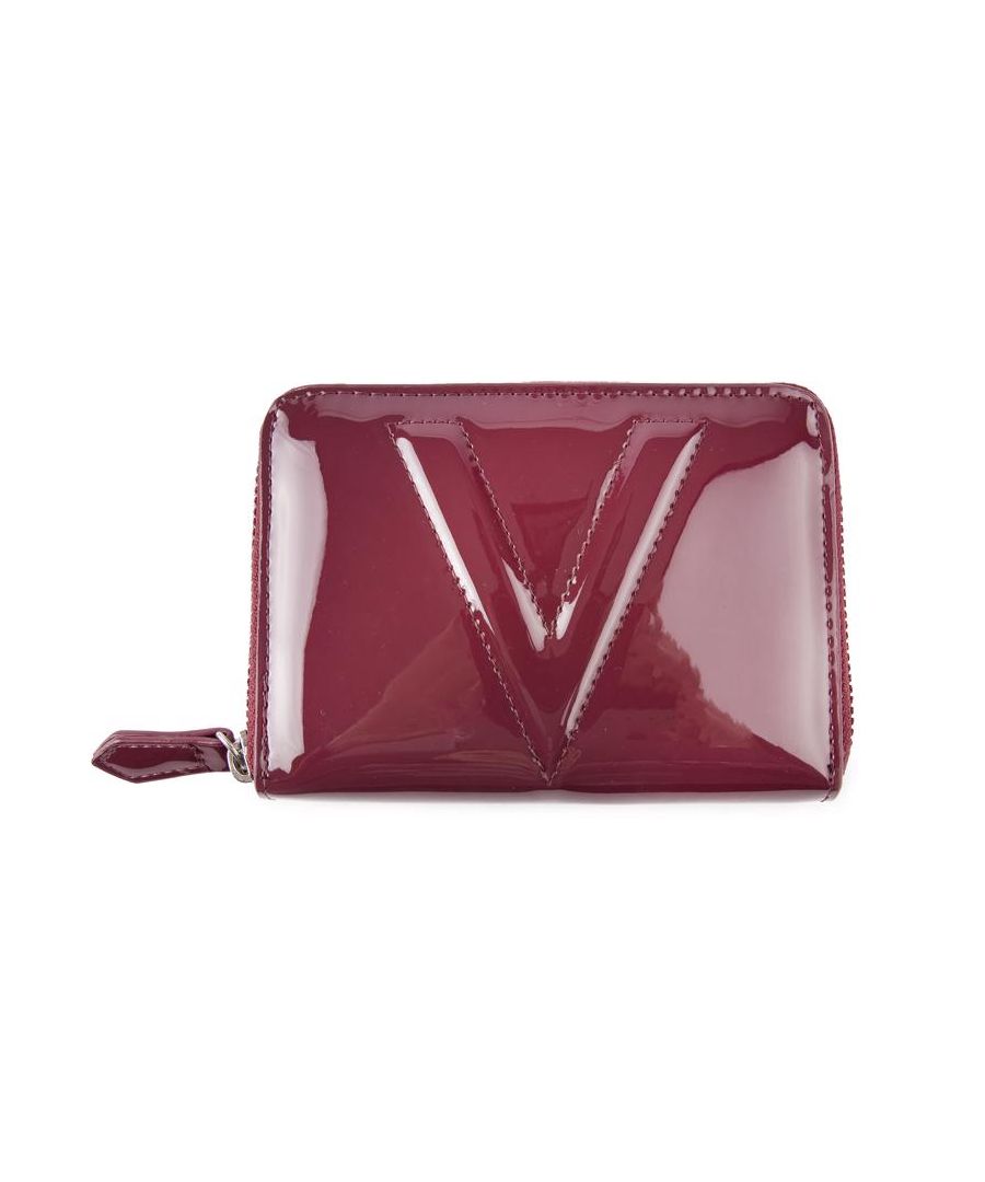 Womens maroon Valentino Bags daisy purse, manufactured with polyurethane. Featuring: patent design, full zip closure, 6 note compartments, central zip section and 4 note compartments.