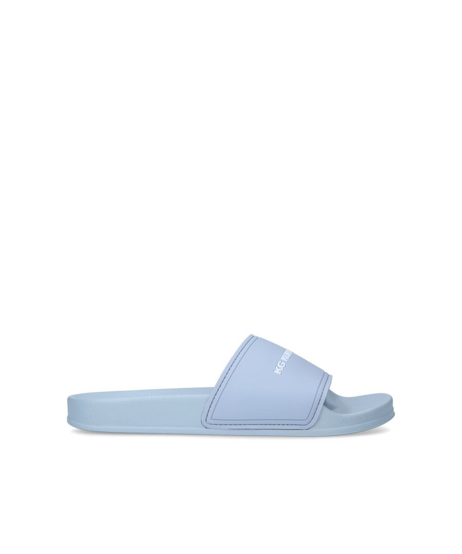 Simplicity is key with the pale blue Ibiza sliders. The wide rubber strap is elevated with white branding to catch the eye and the pale blue sole is curved for daytime comfort.