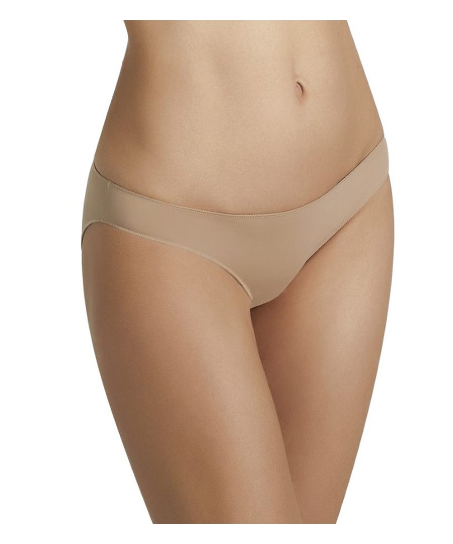 These Braga mini briefs by Ysabel Mora are perfect for every day wear. The low rise style sits on your hips, for a moderate overall coverage. The lined gusset and elasticated waist makes these knickers comfortable all day long. Flat seams make these invisible underneath clothing. Size Guide: S (10), M (12), L (14).