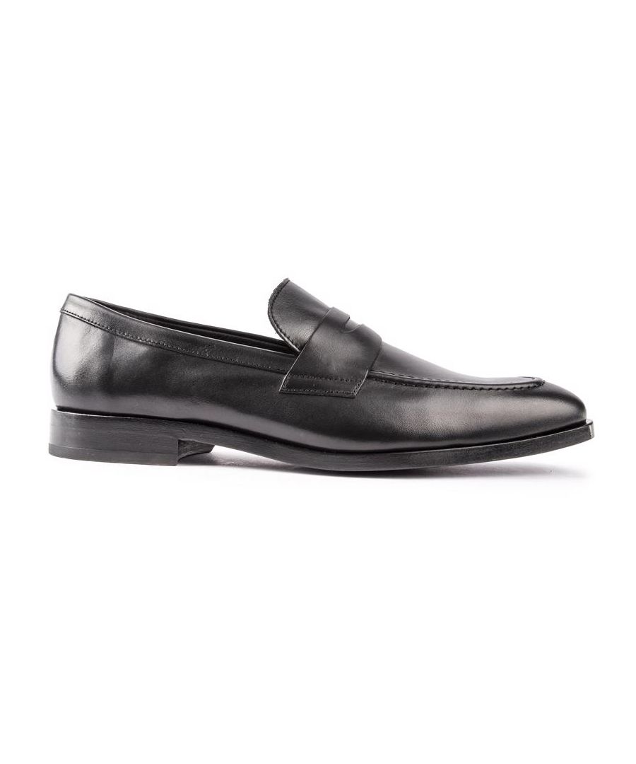 A Debonair Style And Timeless Design, The Black Paul Smith Rossi Loafer Is A Must-have For The Modern Gentleman. Featuring A Premium Calf Leather Upper With A High Quality Leather Footbed And The Designer's Signature Branding, These Polished Shoes Are Simply Stylish.