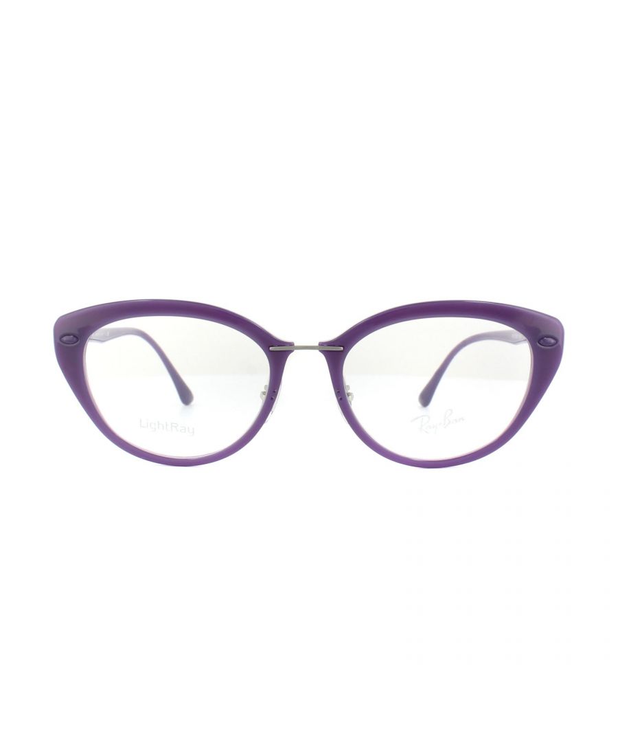 Ray-ban RX 7088 glazen hebben een glanzend violet frame dat van plastic is gemaakt en een kattenoogvorm heeft en voor vrouwen is