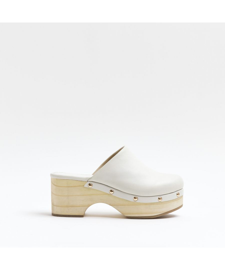 > Brand: River Island> Department: Women> Type: Casual> Style: Clog> Material Composition: Material Composition: Upper: Leather, Sole: Rubber> Upper Material: Leather> Occasion: Casual> Season: SS22> Pattern: No Pattern> Closure: Slip On> Shoe Width: Standard> Toe Shape: Round Toe> Heel Style: Wedge