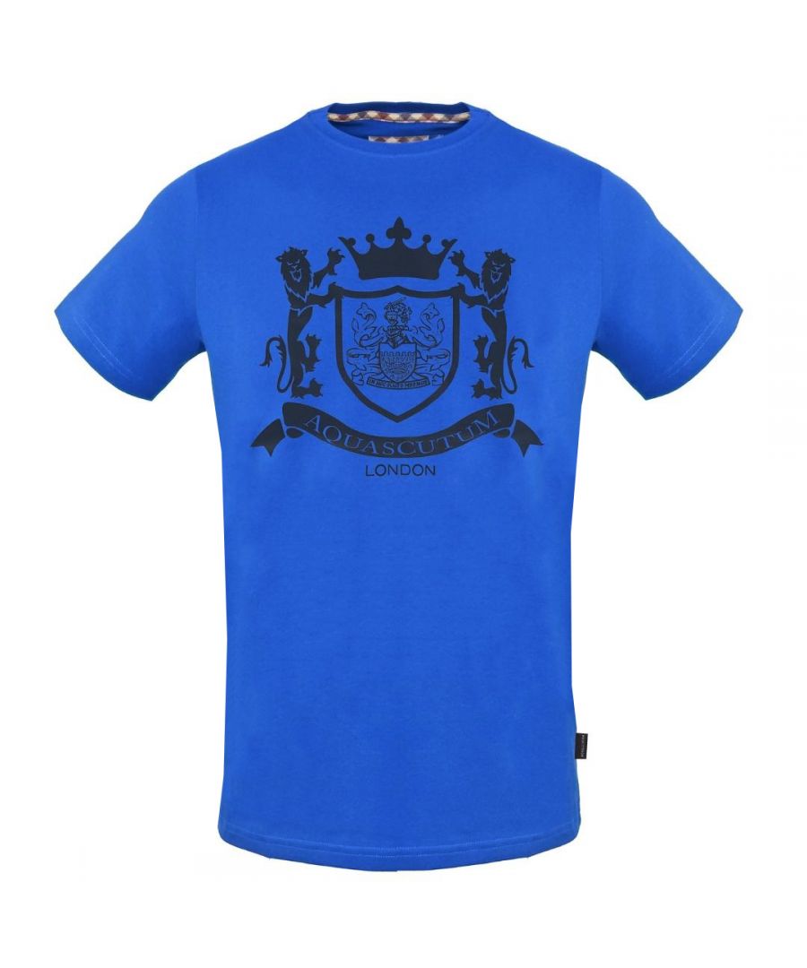 Blauw T-shirt met koninklijk Aquascutum-logo. Blauw T-shirt met koninklijk Aquascutum-logo. Ronde hals, korte mouwen. Elastische pasvorm 95% katoen, 5% elastaan. Normale pasvorm, past volgens de maat. Stijl TSIA08 81