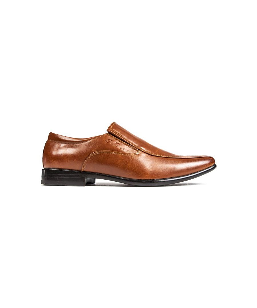 Keep It Cool And Smart In These Tan Slip-on Ben Sherman Durham Men's Shoes. Featuring Premium Quality Leather, Elasticated Gussets, Fine Stitch Detailing, Easy Grip Sole And A Designer Branded Tab On The Side, This Stylish, Classic Loafer Is Sure To Become Your New Go-to Shoe For All The Smart Occasions And Business Meetings.