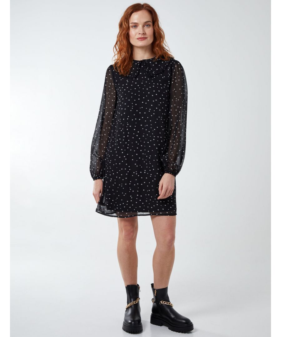 The dress that will take you straight from desk to dance floor vibes real quick! With its magical starprint, and detailed collar, this dress is perfect for every kind of woman! 100% Polyester Machine washable Collared neckline Long sleeve Approx length 85 cm Back button fastened