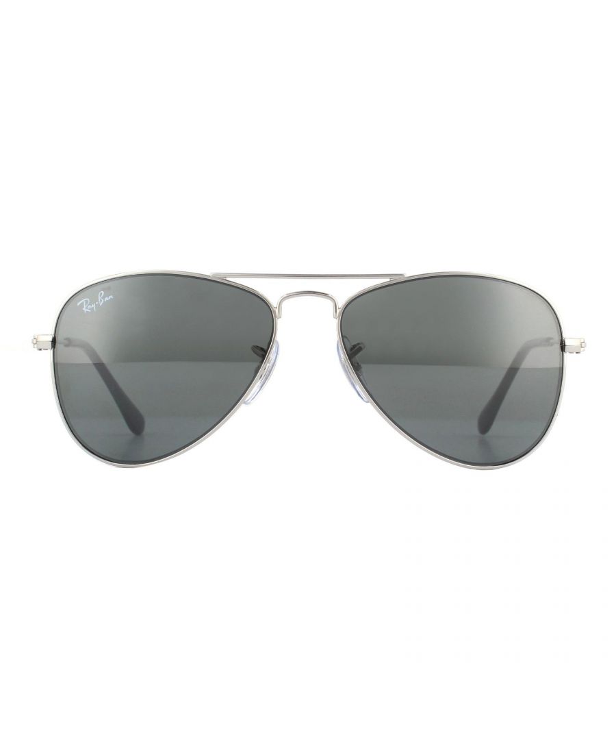 Ray-Ban Junior Sunglasses 9506 212/6G Shiny Silver Grey Silver Mirror are the kids version of the classic Ray-Ban aviator which offers great eye protection and also style for your hip youngster. This is the best selling sunglass in the world with reduced dimensions for kids.