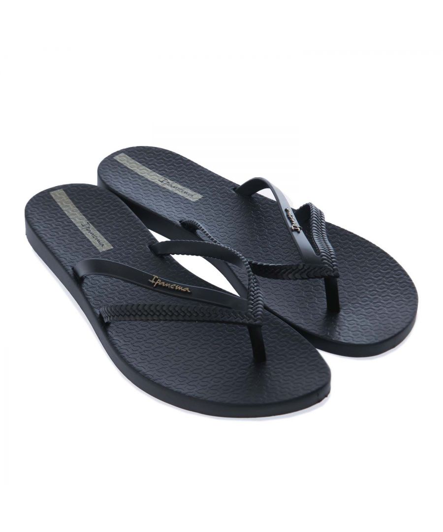 Womens Ipanema Bossa Flip Flops in black.- Synthetic upper.- Slip-on design.- Extra strap.- Ipanema embossed footbed.- Synthetic upper  lining and sole.- Ref: 8206720766