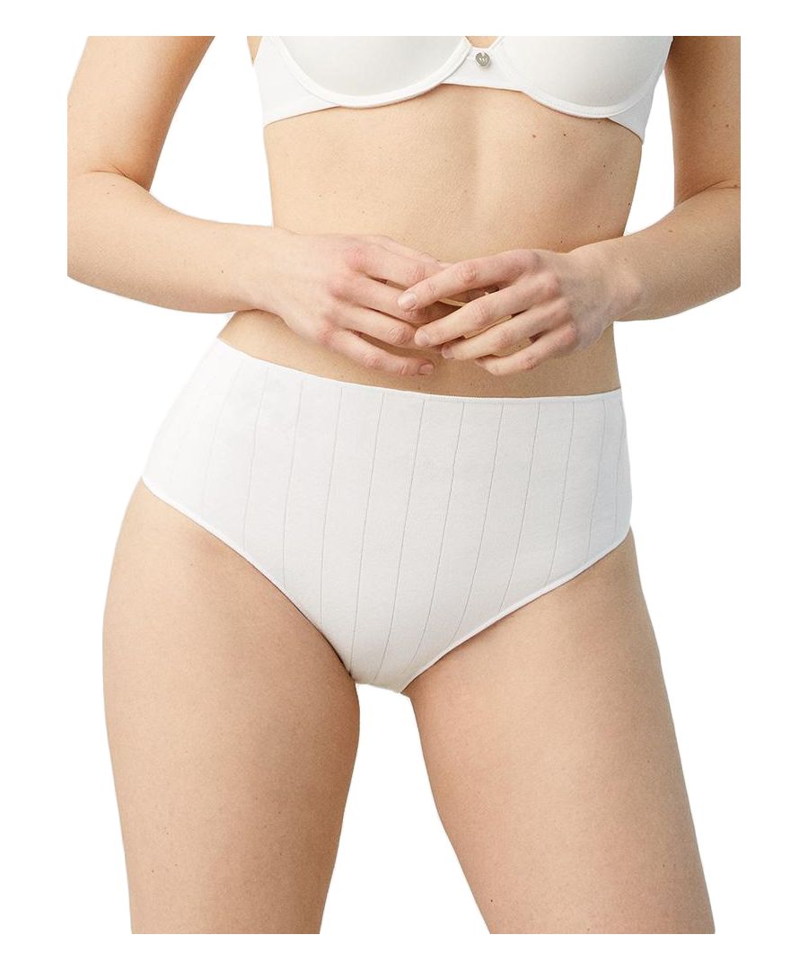 These high waisted briefs by Ysabel Mora are perfect for everyday wear. These elasticated ribbed maxi briefs are made from cotton making them extremely comfortable. The invisible seams means that these cannot be seen under clothing, and they also do not leave marks or dig into skin. Size Guide: M (12), L (14), XL (16), 2XL (18).