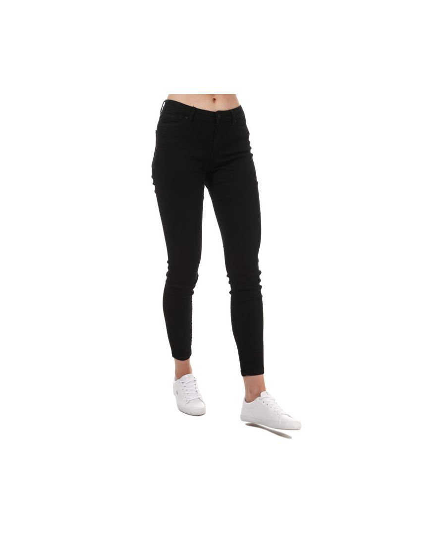 Vero Moda Judy strakke damesjeggings middelhoge taille in zwart.<br /><br />- Model met 5 zakken.<br />- Rits- en knoopsluiting.<br />- Verweerde afwerking op de zakken en zomen.<br />- Comfortabele stretchstof.<br />- Magere, taps toelopende broekspijp.<br />Super slimfit.<br />- 79% katoen, 19% polyester, 2% elastaan. Wasmachinebestendig.<br />- Ref: 10237624
