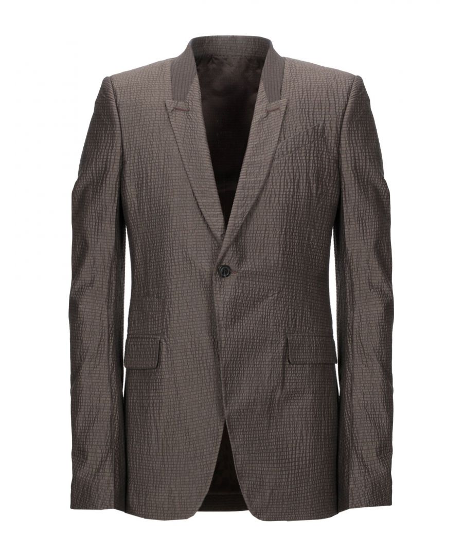 cool wool, draped detailing, basic solid colour, multipockets, single chest pocket, two inside pockets, 1 button, lapel collar, single-breasted , long sleeves, fully lined, dual back vents