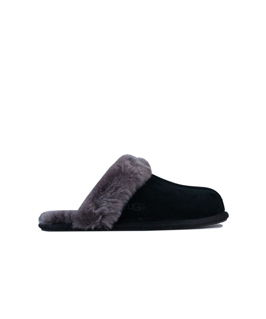 Womens UGG Australia Scuffette II Slippers in black - grey.<BR><BR>- Sheepskin and suede upper.<BR>- Slip-on construction.<BR>- Plush sheepskin lining and collar.<BR>- Moulded rubber outsole.<BR>- UGG Australia branding to side.<BR>- Suede and sheepskin upper  Sheepskin lining  Synthetic sole.<BR>- Ref: 1106872<BR><BR>We sell genuine UGG® products.  These are only available in half sizes.  Therefore if you were to order a size 5 we shall send you a 5.5 which we know from experience will be the best fit.