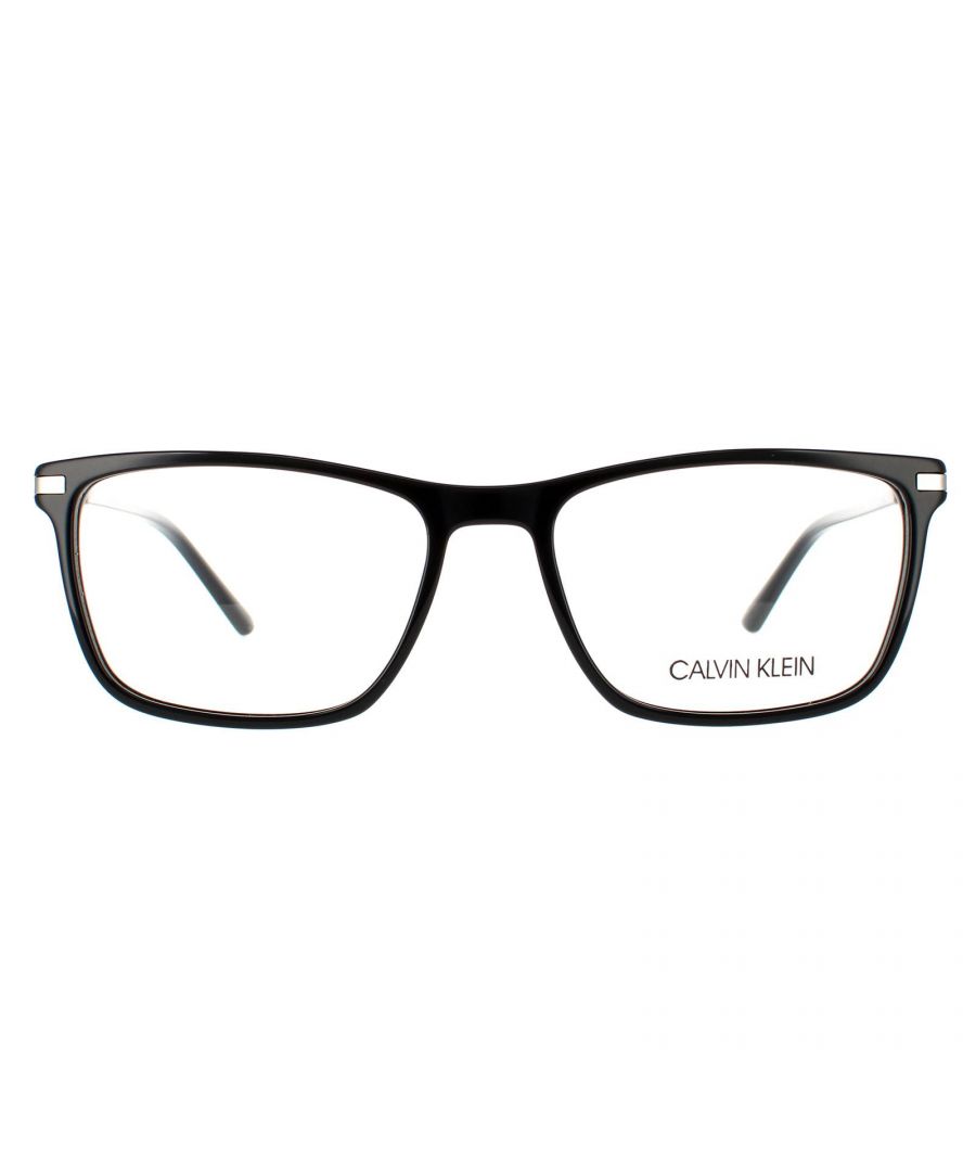 Calvin Klein bril CK20512 001 zwart zijn een klassiek frame voor mannen. Het lichtgewicht acetaatframe vooraan zorgt voor een hele dag comfortabele slijtage. Het metalen gedeelte van de tempels biedt duurzaamheid en bevat de authenticiteit van de Calvin Klein -branding