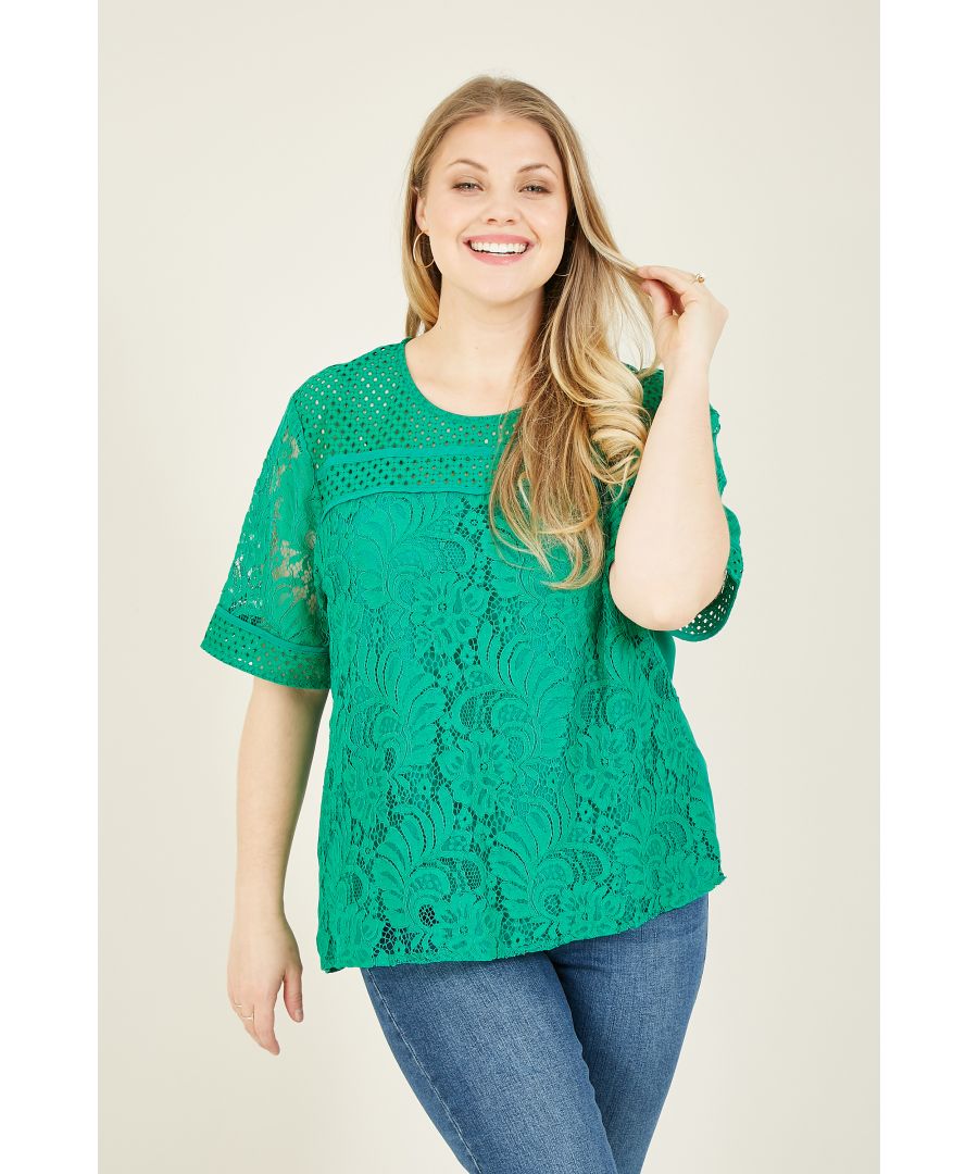 In a classic shape, our Plus Size Lace Top lends a versatile edge to your wardrobe. With a relaxed silhouette and short sleeves, it's designed with soft lace that's perfect for enhancing your eveingwear. Complete with a round neckline fpr a classic touch, team with your favourite pair of jeans.  100% Polyester Machine Wash At 30