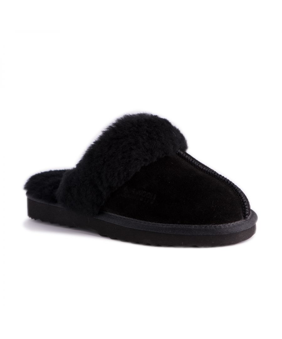 Womens Aus Wooli Sydney Slippers in black.- Slip on.- Sustainably sourced and eco-friendly processed. - Unisex sheepskin slipper.- Soft EVA outsole - extra cushioning and lightweight.- Firm wool pelt for superior warmth.- Soft premium genuine Australian Sheepskin wool lining.- Ref.: SYDNEY1