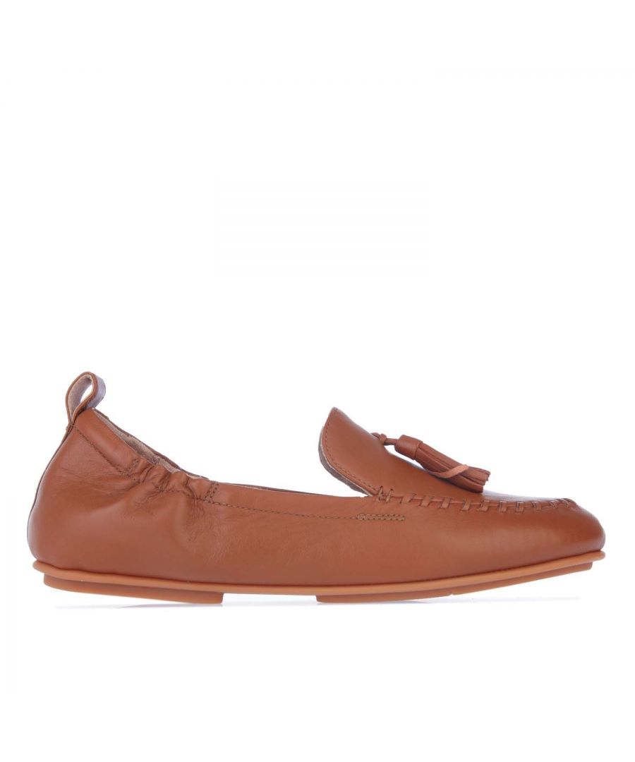 Womens Fit Flop Allegro Tassel Leather Loafers in tan.- Leather upper.- Pull on closure.- Preppy tassels and moccasin whipstitch detailing.- Flexible  featherlight  with anatomically contoured footbeds.- High-rebound Dynamicush cushioning.- Leather upper - Microfibre lining - Slip-resistant rubber sole.- Ref: DY6592