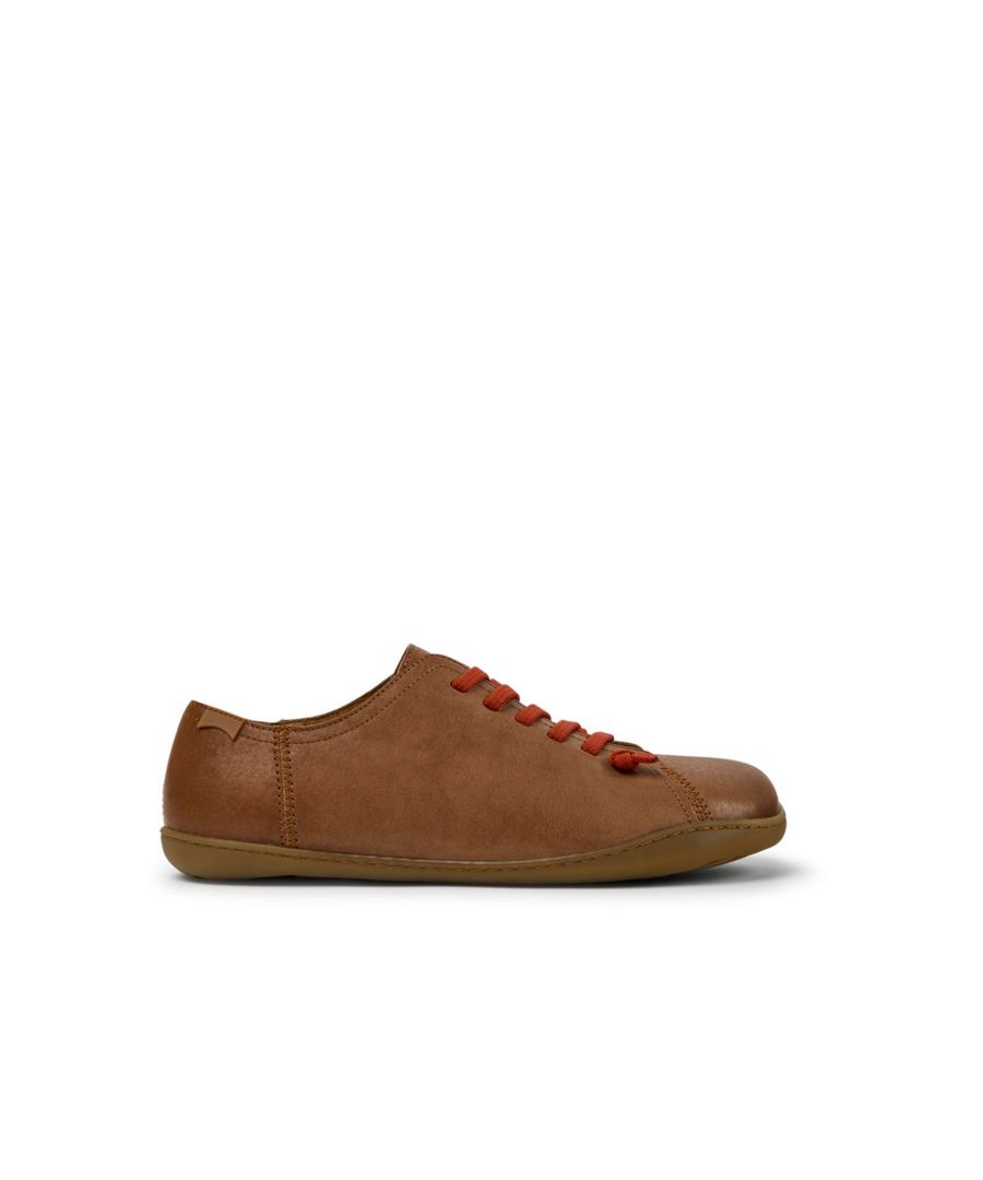 Brown leather men's shoes with 100% TPU outsoles (20% recycled).\n\nA Camper Icon that evolves with every season. Peu is functional simplicity inspired by walking barefoot. It is 360-degree stitched and built with a Strobel construction technique, guaranteeing unmatched flex and durability under any conditions.