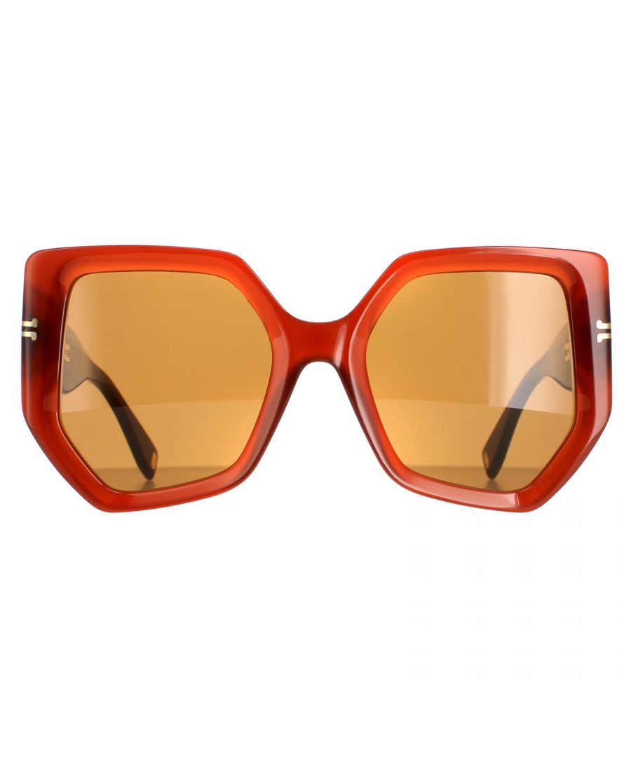 Marc Jacobs Square Womens Brown Brown MJ 1046/S  Sunglasses are a glamorous hexagonal style crafted from lightweight acetate. The Marc Jacobs logo features on the top side of the left lens for authenticity.
