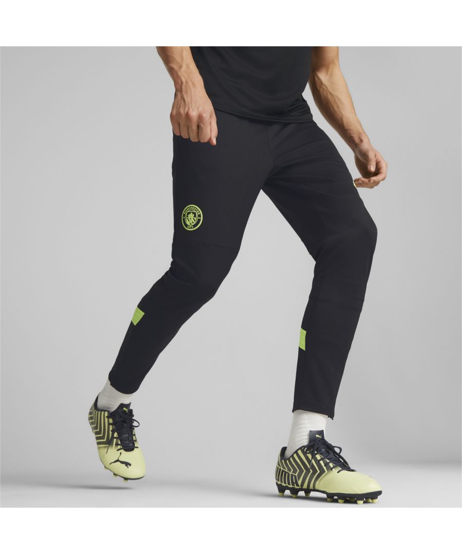 PRODUCT STORY Show off your sporty side in these Manchester City F.C. Training Pants. They’re the perfect homage to your favourite football team, and a comfy way to show the whole world you’re a proud fan.