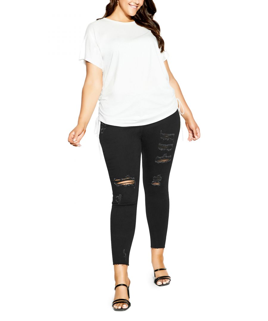 Chic, sleek and timeless, the Luna Tee is a refined addition to your daywear rotation. Gathered side detailing brings a chic touch to a classic style, with 100% Cotton fabrication and a high round neckline making this a relaxed piece that you'll be reaching for again and again. Key Features Include:-Round neckline-Short sleeves-Gathered details to sides with functional drawstring-Relaxed fit-100% Cotton fabrication-Hip length hemline