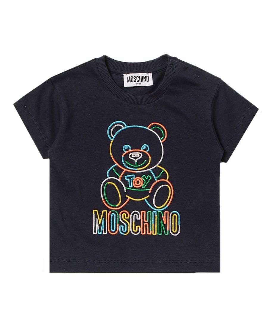 This Baby Boys T-shirt in Navy is from Moschino Kids. It is crafted from cotton and features short sleeves, a crew neck and has the iconic Moschino Bear logo at the front in neon.\n\nShort sleeves\nCrew neck\nBear logo\nNavy