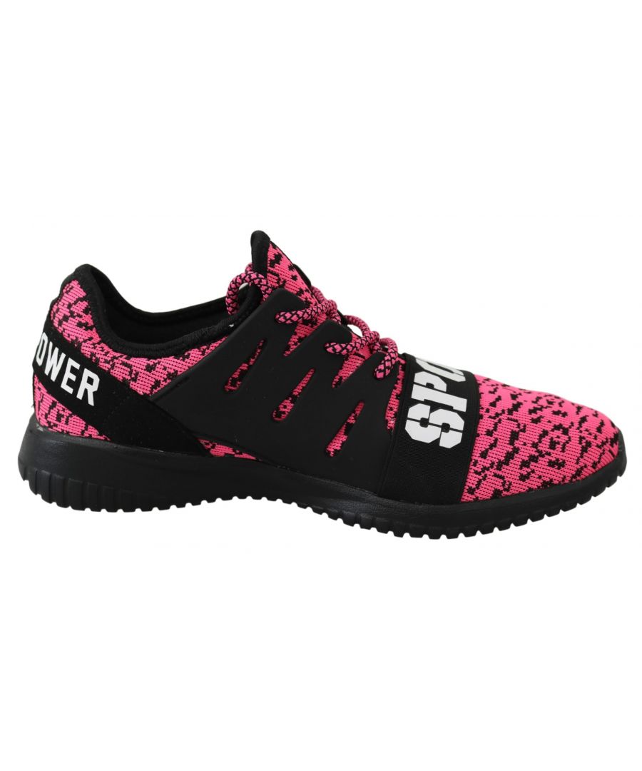 Superbes chaussures Plein Sport pour femmes, neuves, avec étiquettes et boîte, 100% authentiques. Modèle : Runner Joice Sport Shoes. Couleur : rose blush Matériau : polyester Semelle : caoutchouc Détails du logo Très exclusif et de haute qualité.