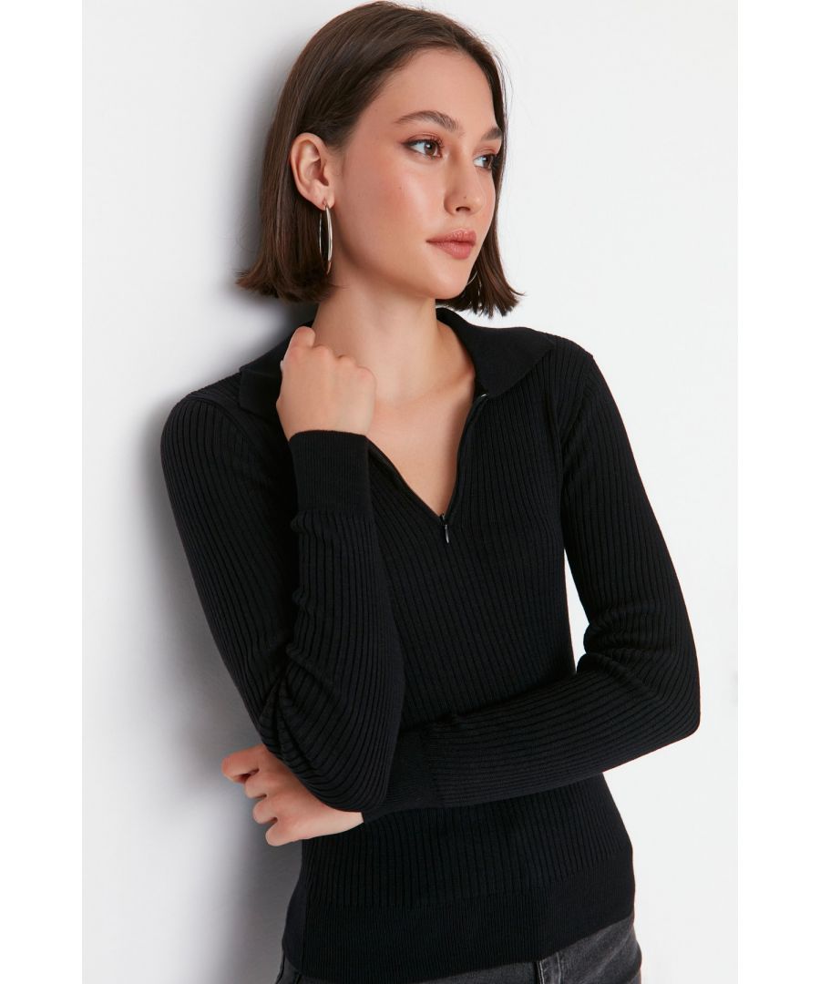 Afmetingen van het model: Hoogte: 1,80 Buste: 83 Taille: 61 Heupen: 92 Het product op de paspop is maat S/36.100% Acryl, Knitwear