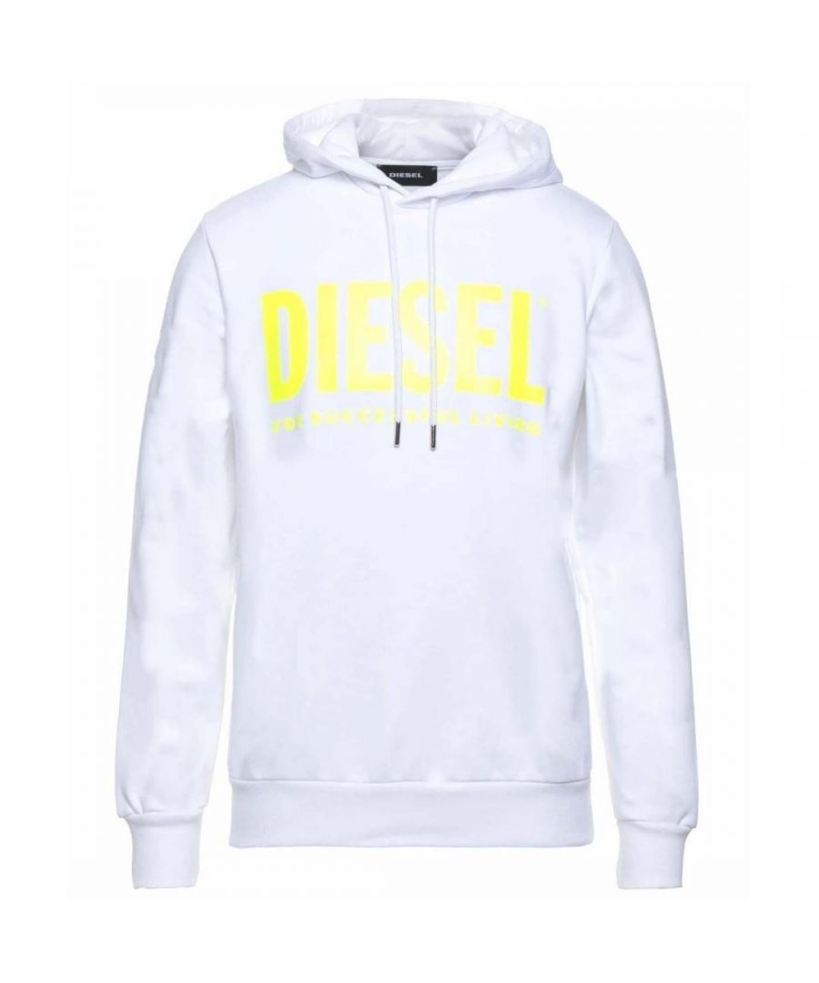Witte hoodie met groot vetgedrukt logo van Diesel. Witte hoodie met groot vetgedrukt logo van Diesel. 100% katoen. Normale pasvorm, valt normaal qua maat. Geribbelde mouw- en taille-uiteinden. Stijl: S-Gir-Hood-Divison-Logo 100A
