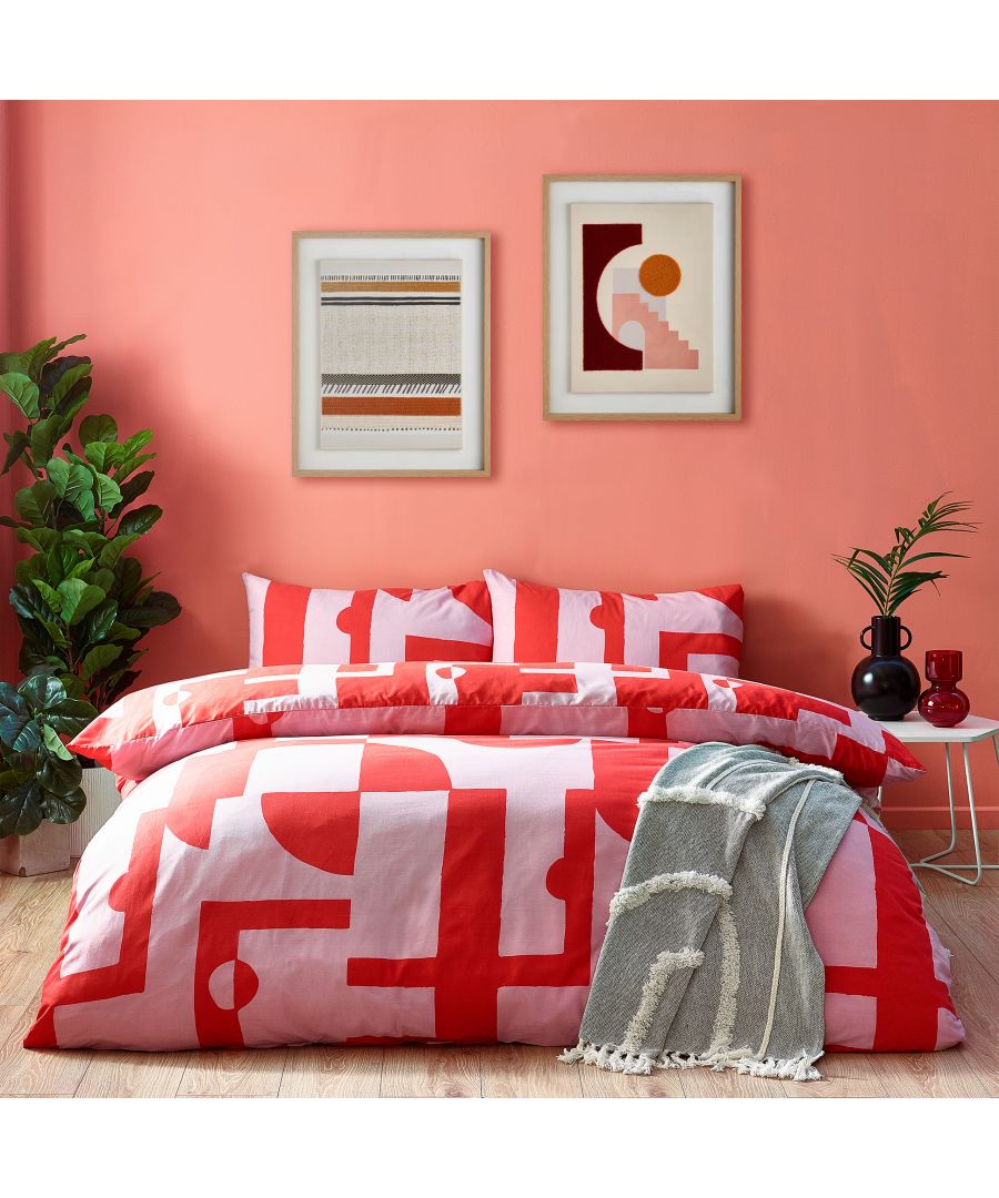 Bold contrasting pink and red come together harmoniously to create a striking duvet cover and pillow case set. Inspired by Halston's 1970's New York Townhouse, Manhattan is a bold statement piece in any room with its ultra chic nod to mid-century modern.