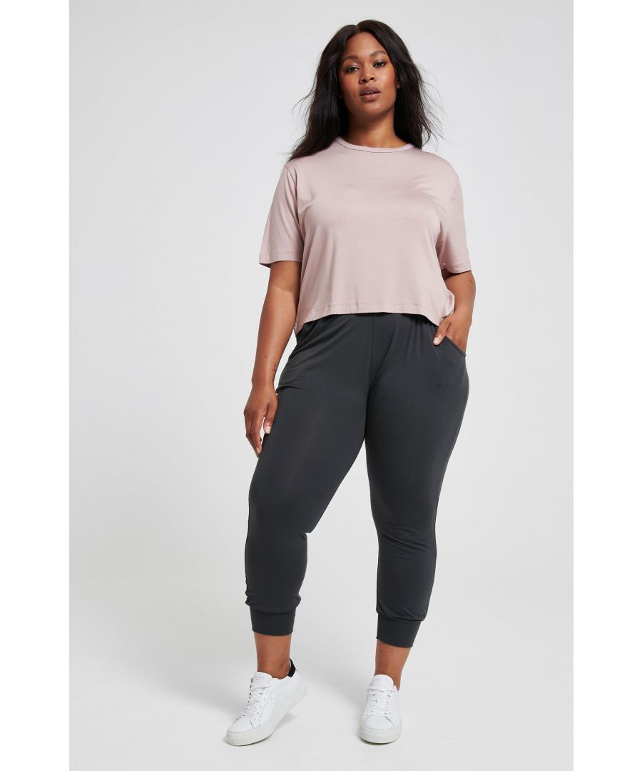 One of our original styles and still one of your favourites. Our 7/8 length harem pants in the softest bamboo fabric are perfect for yoga, Pilates, barre and more. Great for seeing your ankle movement in class. We love the flattering foldover waist and deep pockets.\n\nMade with 95% Bamboo Viscose, 5% Elastane\nUnrivalled softness and great for sensitive skin\nNaturally sweat-wicking and breathable\nFrom sustainably managed forests\nOeko-Tex certified no nasties in the dyeing process\n\nApprox Inside Leg Lengths\n\nXS - 59.5cms / 23.5