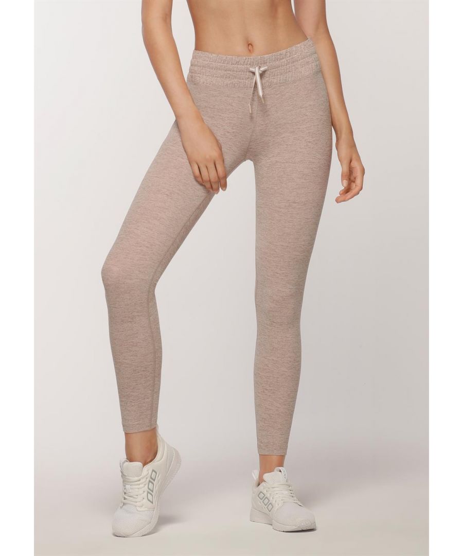 > 71% polyester 29% elastaan ​​        > trekkings bij taille         > elastische taille