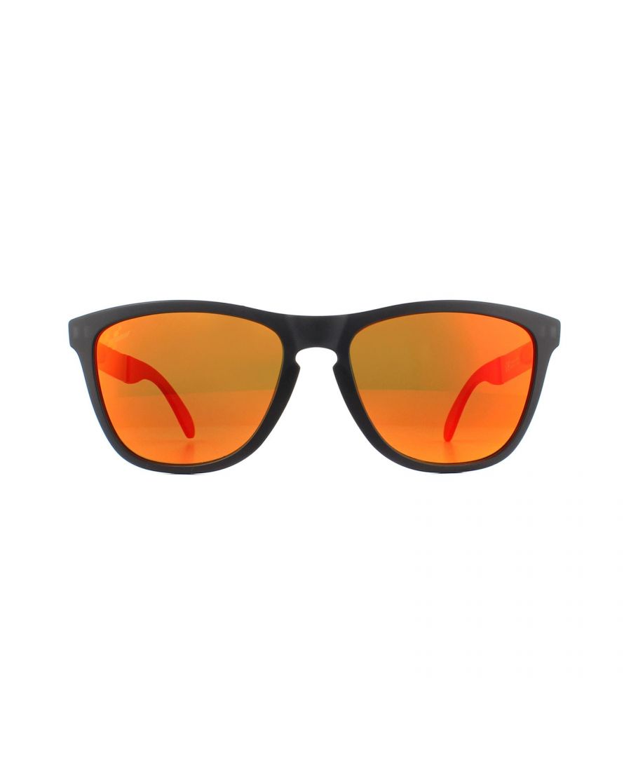 Oakley Sunglasses Frogskins Mix OO9428-09 Matte Black Ink Prizm Ruby are a fresh approach to Oakley's most iconic lifestyle model with sleek stainless steel temples. Lightweight O Matter ensures all day comfort as well as durability, and unobtainium temples increase grip with perspiration to hold them in place.