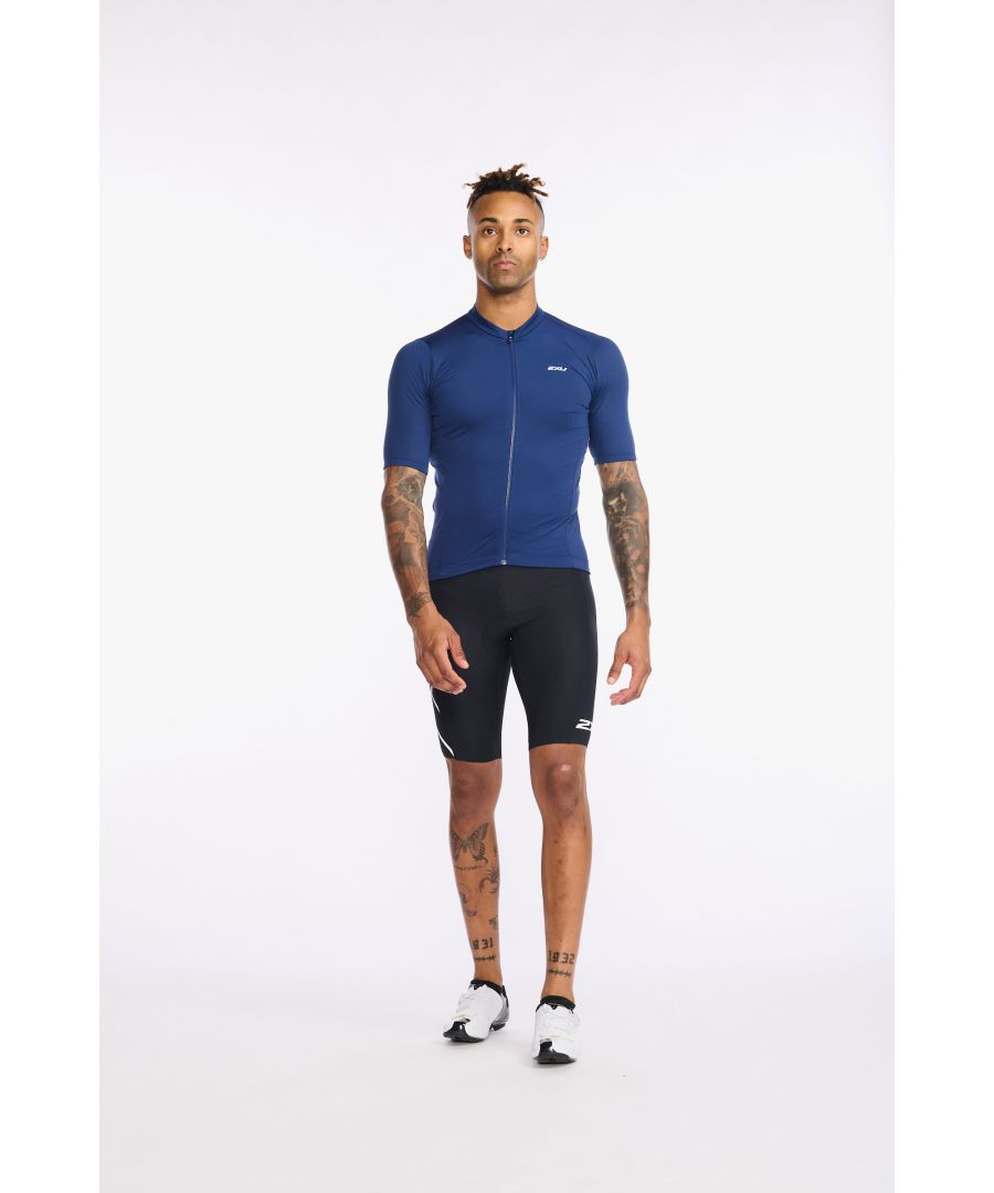 Engineered from lightweight and breathable premium Italian fabrics, the Aero Short Sleeve Jersey, is built for comfort and durability on each and every training session in the blazing sun.