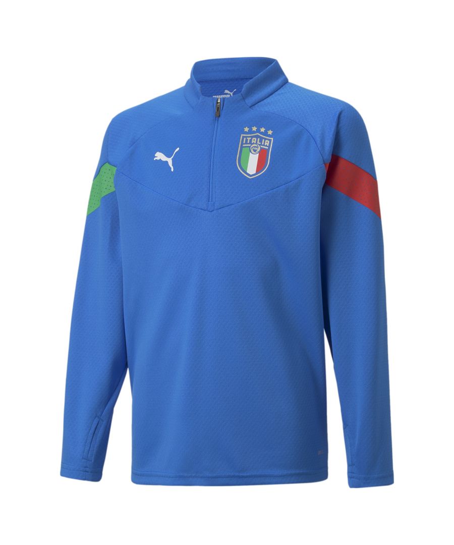 PRODUCT STORY Forza Azzurri! Hit the training grounds like team Italy in this player’s-edition quarter-zip training top. Constructed with lightweight, moisture-wicking materials, your muscles will be warm and loose, so you’ll be zipping around the pitch like La Nazionale. FEATURES & BENEFITS dryCELL: Performance technology designed to wick moisture from the body and keep you free of sweat during exerciseRecycled content: Made with at least 20% recycled material as a step toward a better future DETAILS Shaped collarQuarter-zip closureRubber print on armOfficial crest on chestPUMA Cat branding on chestRegular fit