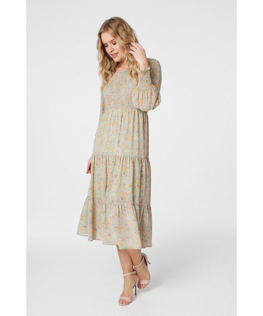 Add a comfortable vintage floral midi dress to you collection. With a round neck, long sleeves, a shirred bodice and a tiered midi skirt. Pair with espadrille wedges for a chic daytime look for any occasion.