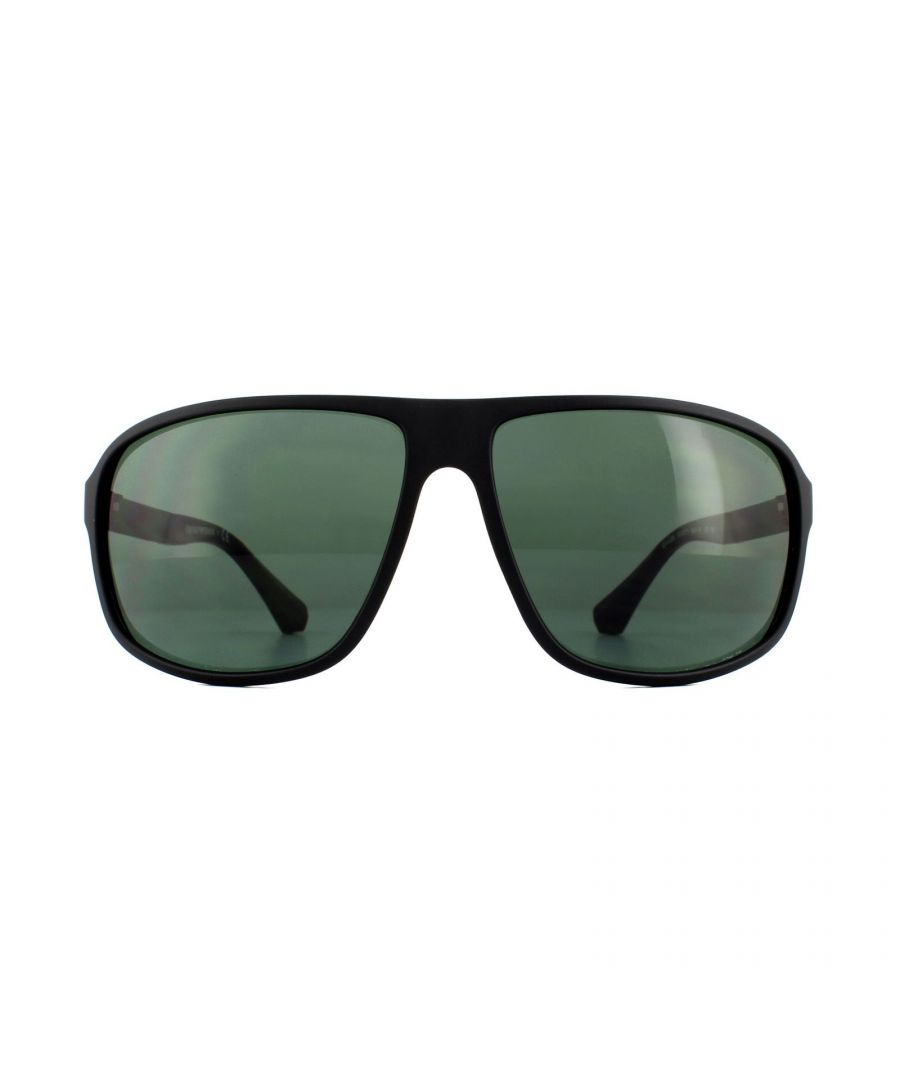 Emporio Armani Zonnebril 4029 504271 Mat Zwart Groen hebben een vierkant van de vlieger-vorm met een dikke brug voor een fashion-forward-look. Slanke stelen zijn voorzien van het iconische Eagle Armani-logo dat boven de tempels stijgt.