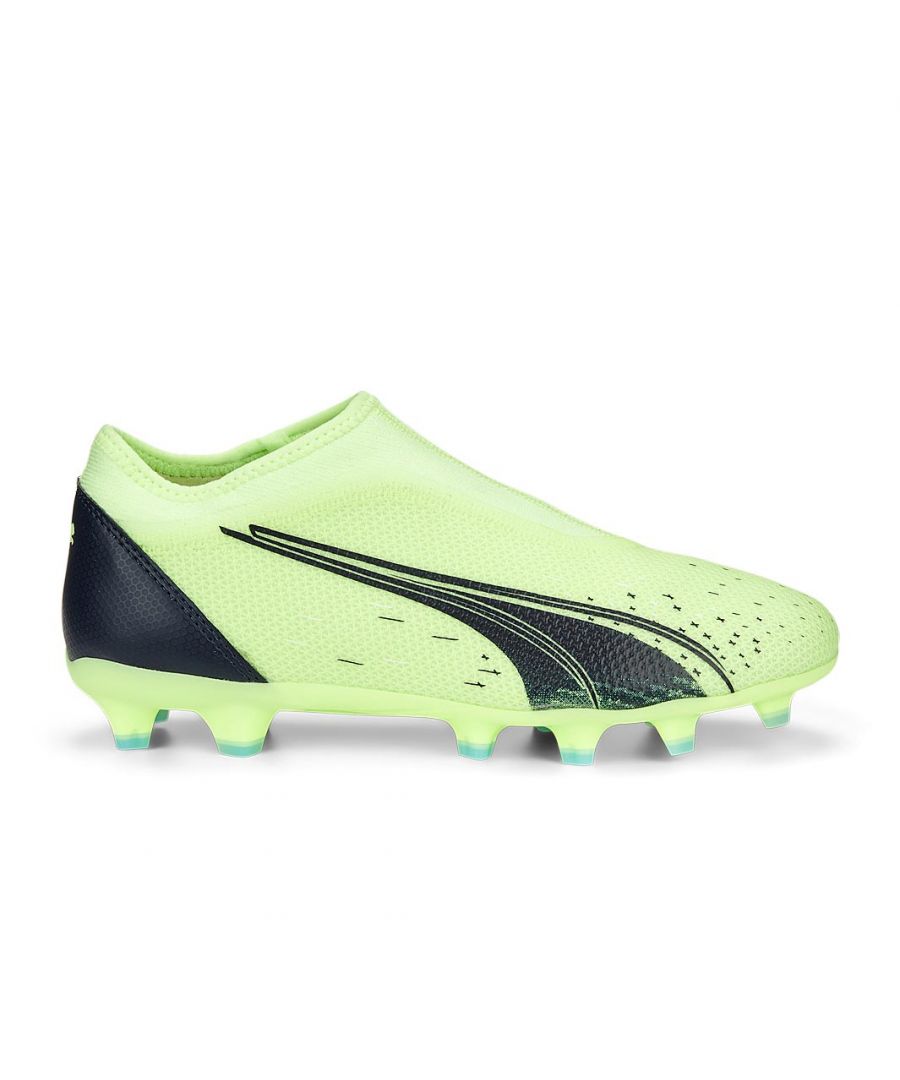 The Puma Ultra Match Laceless FG/AG Kids Football Boot are part of the Fastest pack and are all about speed with a locked in laceless fit on foot.  A Low boot construction with a Lightweight mesh upper and Knitted low-cut collar for a snug fit around the ankle.  TPU SPEEDPLATE outsole for traction and propulsion with added Ultra branding on inside, PUMA Formstrip on lateral side and PUMA Cat Logo at heel.