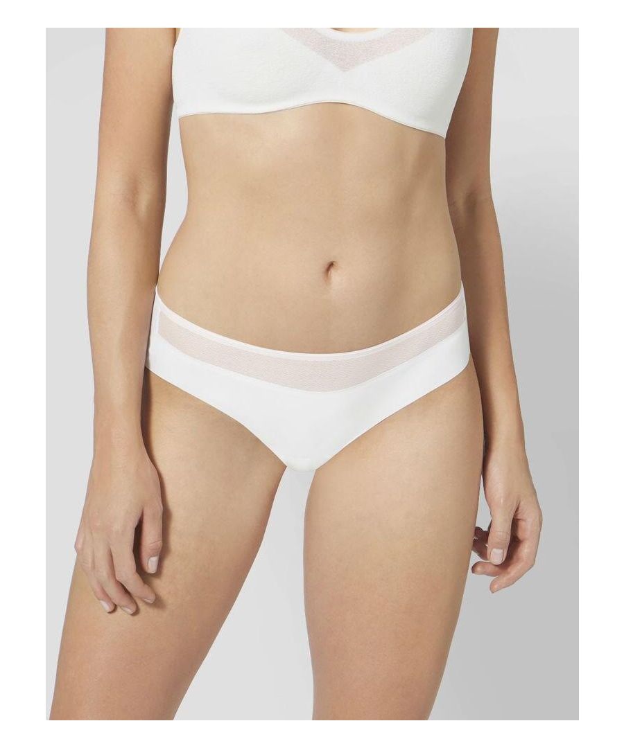 This hipster brief is from the Oxygene Infinite range by Sloggi. It is ultra light and breathable thanks to the spacer material. It is expandable in all directions offering great freedom of movement. The seams are so thin offering a smooth feel on your skin. Offering good rear coverage. Pair with matching coordinates from the Oxygene Infinite to complete this look. \n\nUltra light and breathable\nFreedom of movement\nThin seams\nSmooth feel on your skin\nGood rear coverage\nMatching coordinates available\nComposition: 71% Polyamide | 20% Elastane | 9% Cotton\n\nListed in UK Sizes