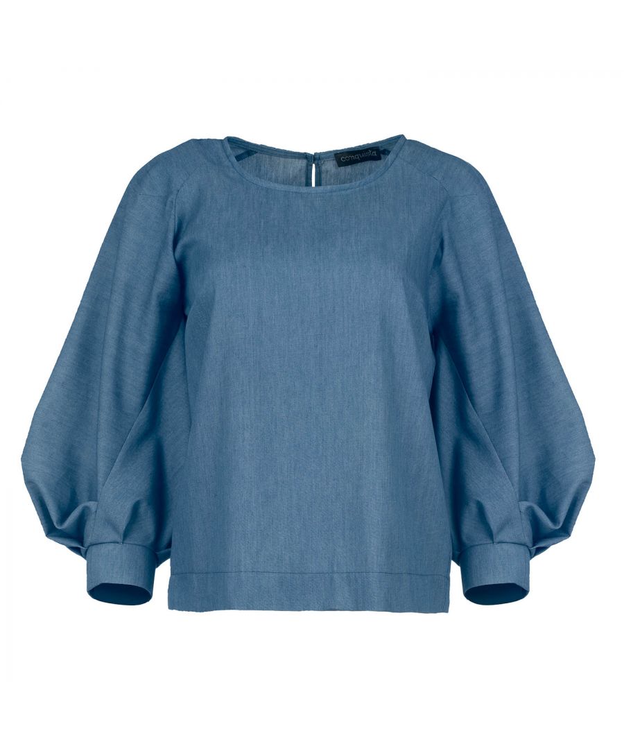 Deze top in indigo denimstijl is gemaakt van geweven katoen. Het heeft raglan bisschopsmouwen van ¾ lengte en een ronde halslijn die aan de achterkant met een knoop wordt gesloten. Darts bij de buste zorgen voor een perfecte pasvorm. Deze top heeft een recht silhouet. Ons model is 176cm en draagt maat 36/S. Afmetingen voor maat 36/S (in cm): Schouder -46, Borst-51, Taille-51, Onderkant-51, Mouwlengte-47, Lichaamslengte-58. Accessoires zijn niet inbegrepen. 100% katoen