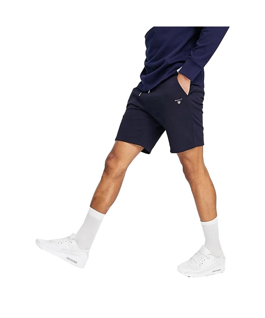 Great-value, GANT Sweat shorts in navy blue. 87% Cotton,13% Polyester. Featuring a stretch waistband with external rope ties with Gant-inscribed metal ends, two front side slash pockets, For Casual, Gym and Travel Occasions.