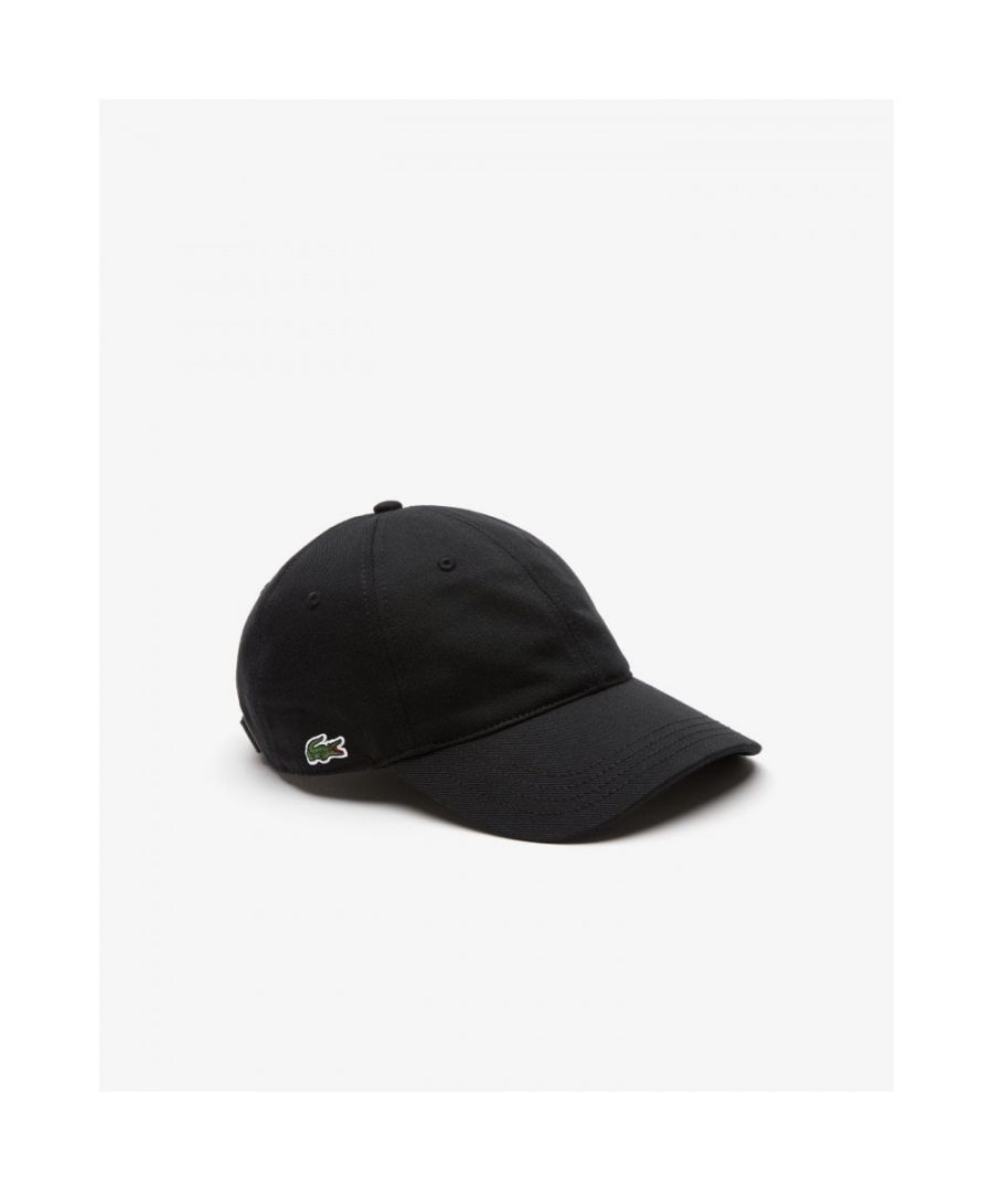 Opt for sporty elegance with this must-have Lacoste cap. A long-lasting model designed for fans of the crocodile.\n\nAdjustable strap with buckle: Adapts to your morphology.\nHerringbone band on strap: Elegance is in the details.\nLacoste strip on inside: Emblematic from any angle.\nEmbroidered crocodile on right side: A Lacoste essential.\nOrganic cotton twill: Durable and sustainable.\nCotton (100%)
