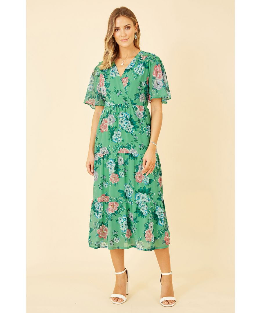 A pretty and elegant option for Summer weddings, the Yumi Navy Wrap Midi Dress With Tiered Hem. The opulent all over bouquet floral print enhances the style of this boho wedding guest dream dress. With a wrap over V neckline, kimono style short sleeves and an elasticated waistline for added comfort.