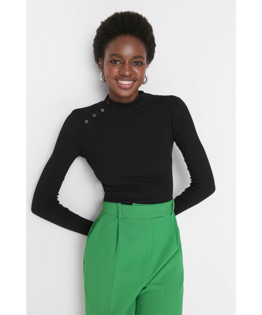 Afmetingen van het model: Hoogte: 1,77 Buste: 81 Taille: 59 Heupen: 88 Het product op de paspop is maat S/36. Schouderlengte: 45 cm 65% katoen, 32% polyester, 3% elastaan, gebreide stof Kleuren zijn licht in studio-opnames kunnen variëren als gevolg van verschillen.