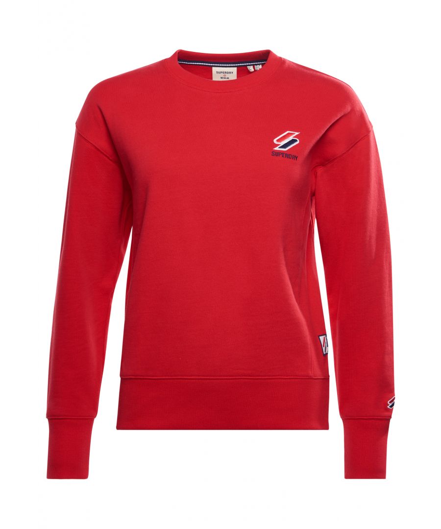 Perfect for layering up on your way to the gym, the Sportstyle Essential crew sweatshirt will provide you with an extra layer of warmth before and after your workout this season.Relaxed fit – the classic Superdry fit. Not too slim, not too loose, just right. Go for your normal sizeCrew necklineLong sleevesRibbed neckline, cuffs and hemEmbroidered logosSignature logo patch