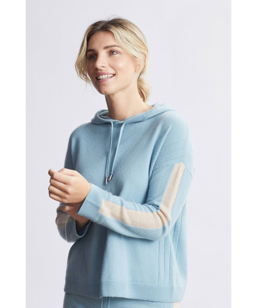 With it's contrast textured sleeve panels and note perfect colour palette, this style just upped your lounge credentials. Perfect for downtime at home, throw on after yoga, or embrace weekend athleisure style