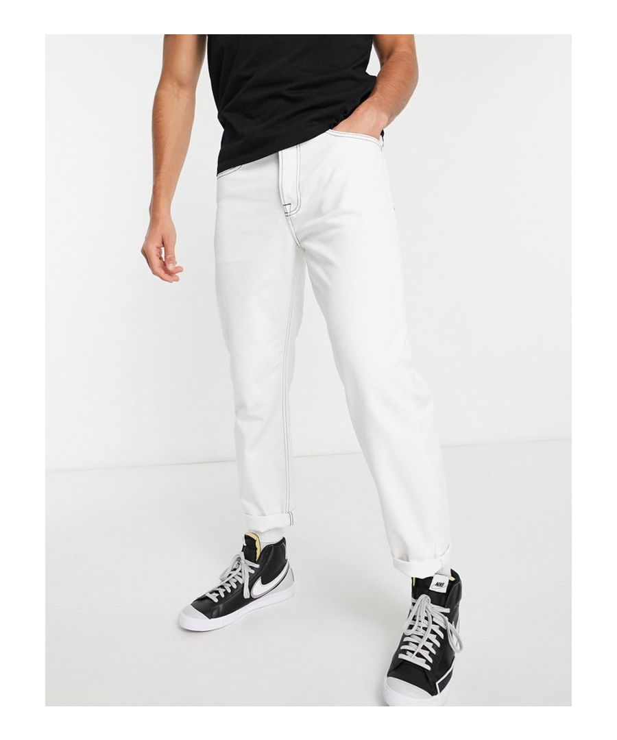 Jeans by Topman It's all in the jeans Regular rise Belt loops Functional pockets Relaxed fit Sold by Asos